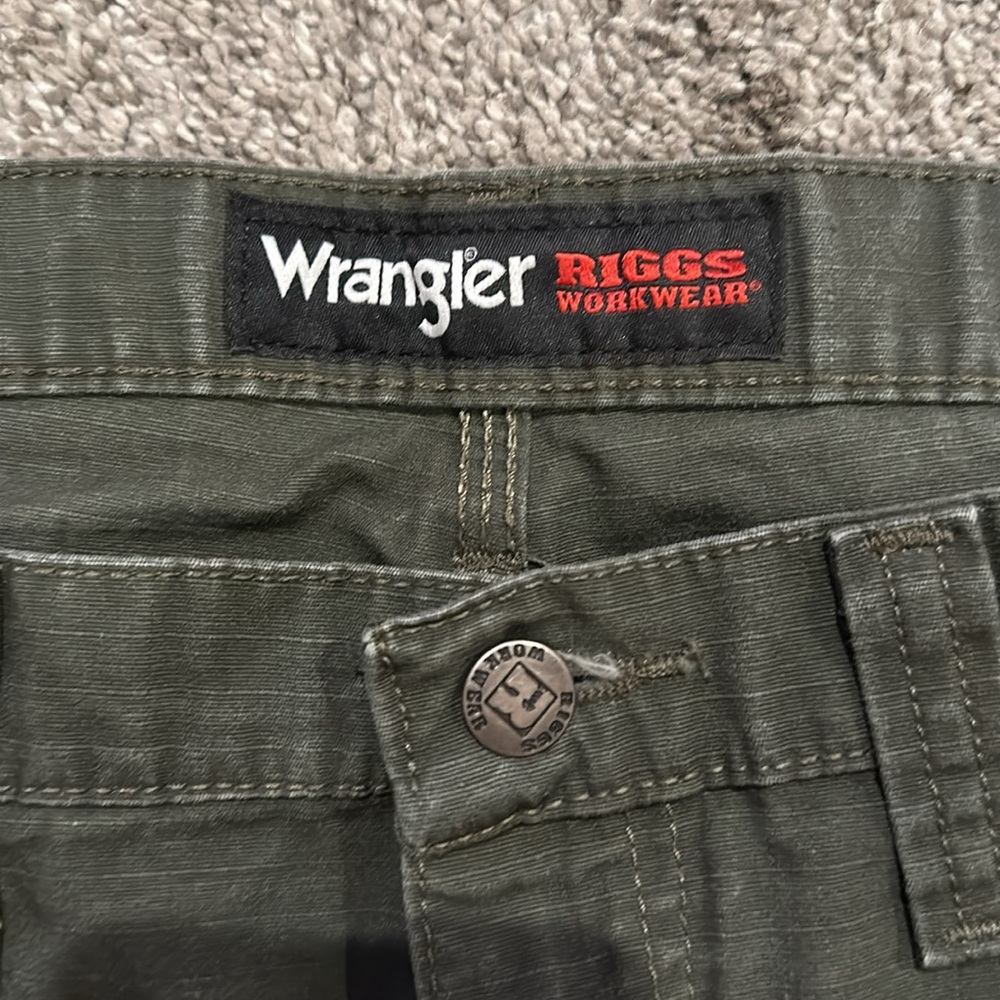 Wrangler Riggs Work Shorts - Picture 2 of 3